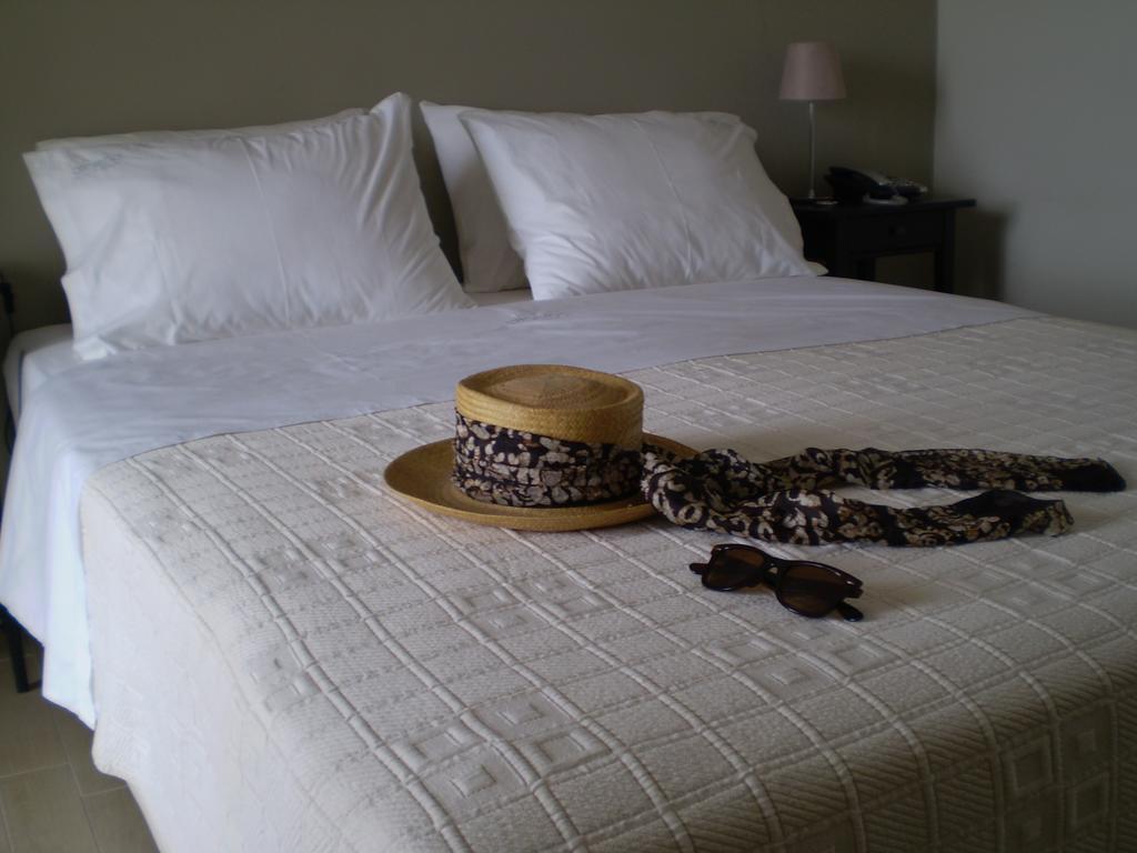 Athena Hotel Milopotamos  Extérieur photo