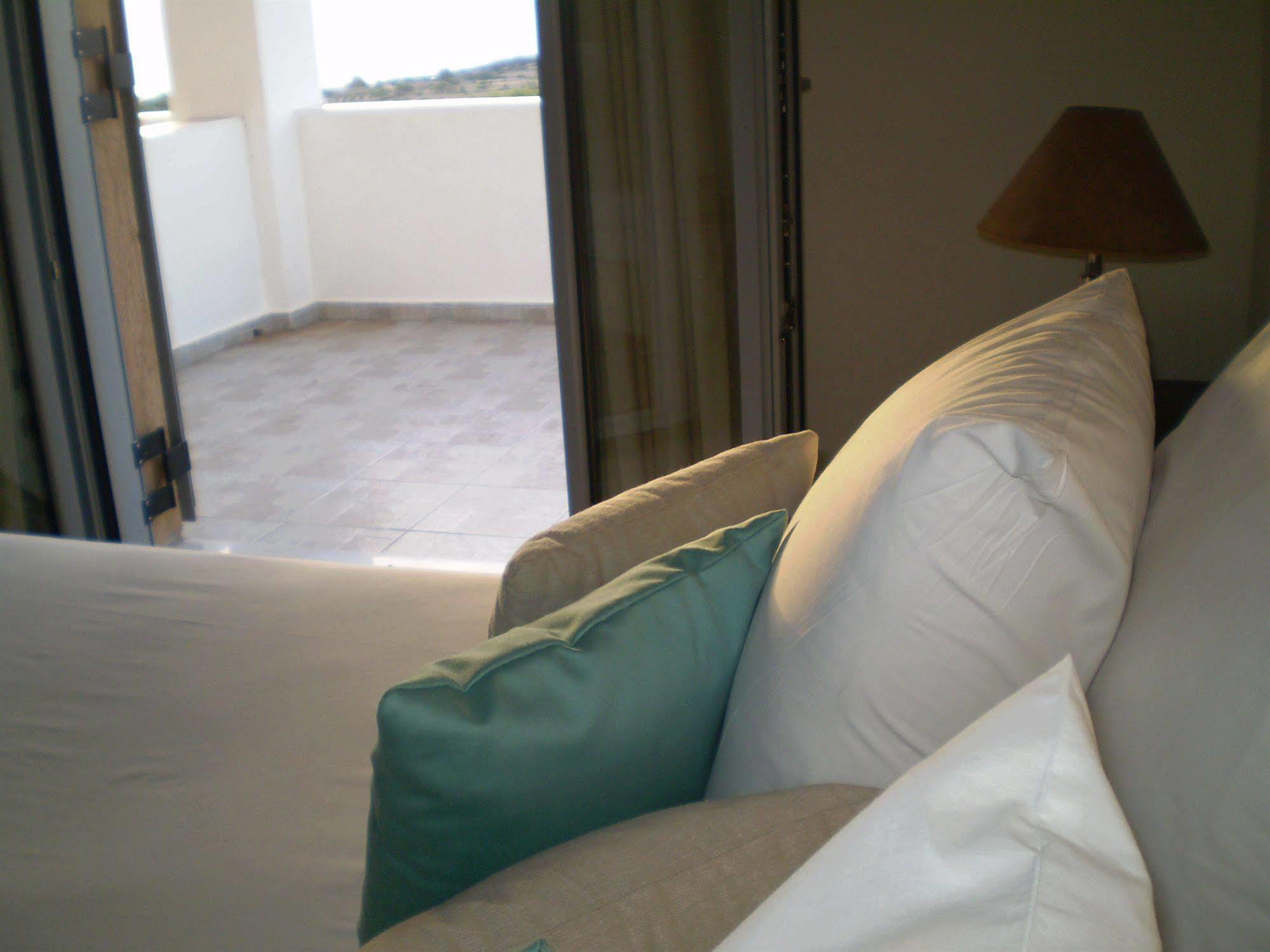 Athena Hotel Milopotamos  Extérieur photo