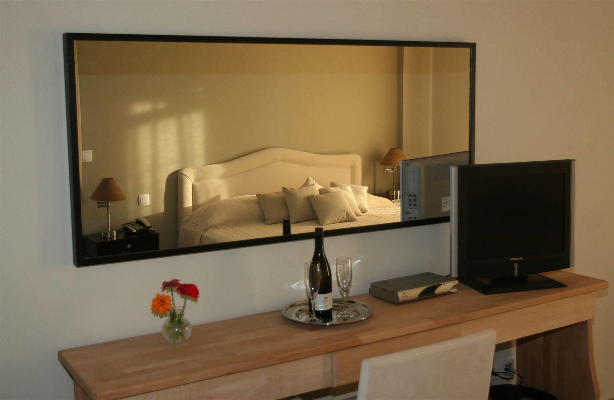 Athena Hotel Milopotamos  Extérieur photo